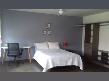 Roomgo MX - Solo mujeres Profesionista, quienes  buscan una habitación muy amplia y  confortable, este lugar es , Zapopan - MX$5,500 por mes