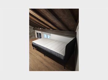 Roomgo PT - Alugo Quarto a estudante gênero feminino, Porto - 300 € Por mês