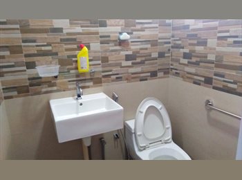 Roomgo SG - Newly Renovated Master Bedroom for Rent, Clementi - $1,350 pm