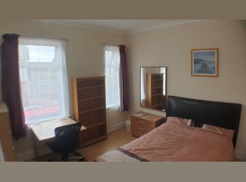 Roomgo UK - Lovely Double Room close to Cov Uni, Barras Heath - £450 pcm
