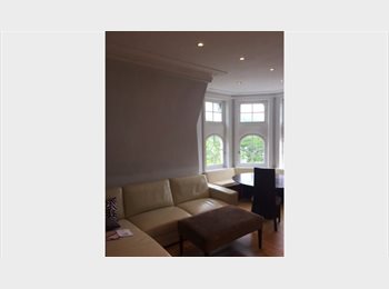 Roomgo UK - Spacious Double Room – 8min to East Putney, Wandsworth - £950 pcm