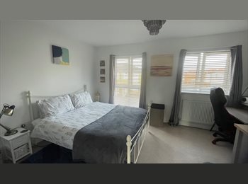 Roomgo UK - Large room in modern home with parking, New Romney - £615 pcm