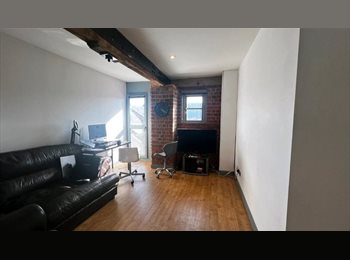 Roomgo UK - Double Room in Modern 2-Bed, 2-Bath Flat – Gloucester Quays, Gloucester - £525 pcm