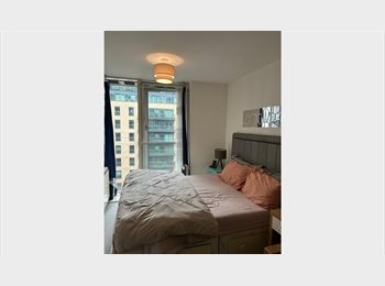 Roomgo UK - Double bedroom available in modern 2 bed apartment, Millwall - £1,300 pcm