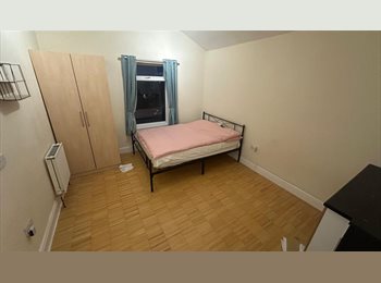 Roomgo UK - Spacious en suite double bedroom - rent(includes all bills), Doncaster - £495 pcm