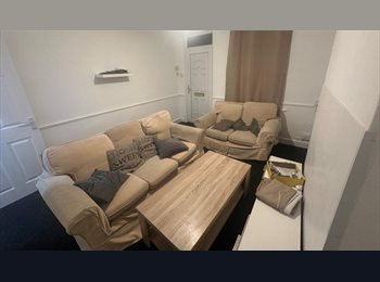 Roomgo UK - 2-Bedroom House for Rent – Comfortable & Move-In Ready!, Wakefield - £895 pcm