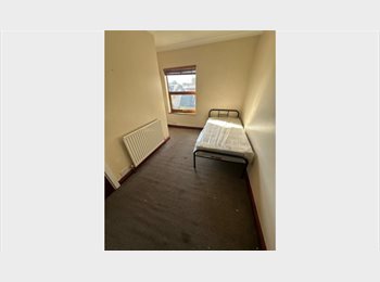 Roomgo UK - Bright and fully furnished room, Wakefield - £450 pcm