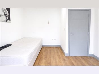 Roomgo UK - Ensuite Room in Thornton Heath – Double Kitchens & All Bills Included, Selhurst - £865 pcm