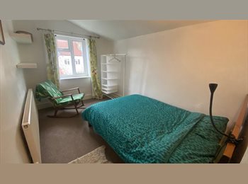 Roomgo UK - Double room to rent in family home, Easton - £600 pcm