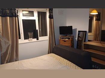 Roomgo UK - Double room in 3 bedroom house, Newport Pagnell - £400 pcm