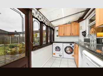 Roomgo UK - Double room available, Collier Row - £800 pcm