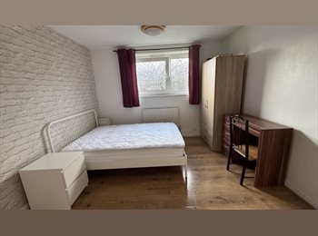 Roomgo UK - Spacious Furnished Large Double Room-Stratford E15, West Ham - £1,000 pcm