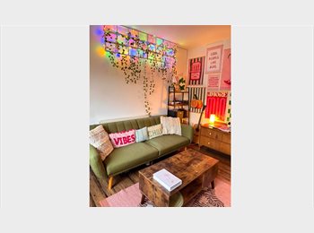 Roomgo UK - Cosy Double Room in Charming East London Flat (5 min from Whitechapel), Stepney - £975 pcm