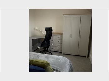 Roomgo UK - Modern Spacious Double Room - Green Park, Reading - £750 pcm