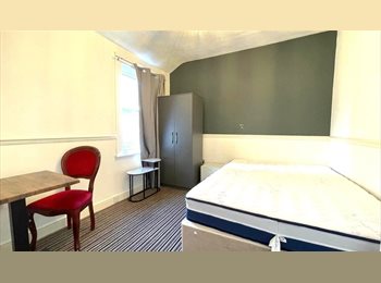 Roomgo UK - Double Room Ensuite with private bathroom, Blackpool - £500 pcm