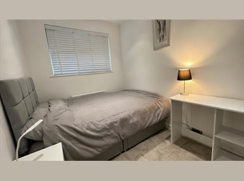 Roomgo UK - Stylish Newly Refurbished Double Room, Filton - £740 pcm