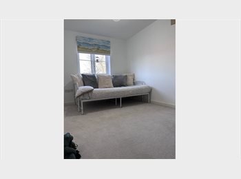 Roomgo UK - Edenbridge Double Room, Lingfield - £700 pcm