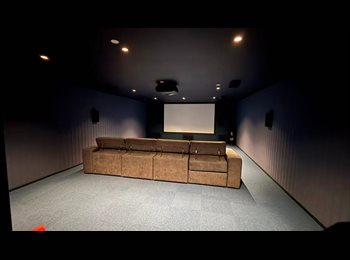 Roomgo UK - scape bloomsbury studio flat takeover, St Pancras - £550 pcm