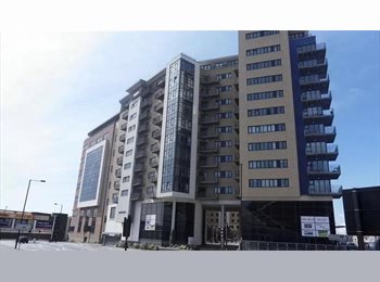 Roomgo UK - Spacious Double Room | £525 + Bills | St James Gate | Available Now, Princess Square - £525 pcm