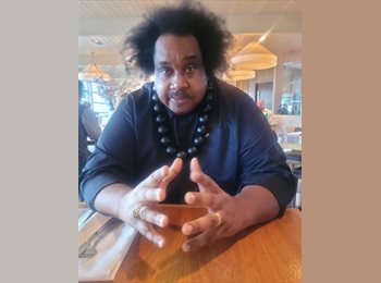 Roomgo UK - Gareth and Julie  - 55 - Charing Cross