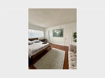 Roomgo US - Spacious master suite near UCLA, Santa Monica, Brentwood - $1,800 pm