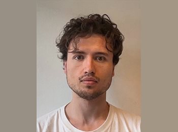 Roomgo US - Andrea - 28 - Durham