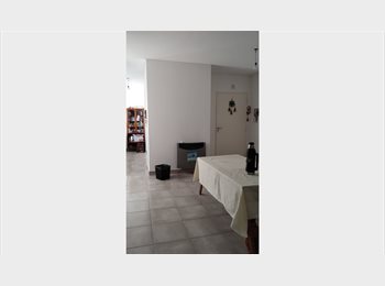 Roomgo AR - Habitación cómoda y luminosa en depto tranquilo – Lugano, Capital Federal - AR$ 360.000 pm