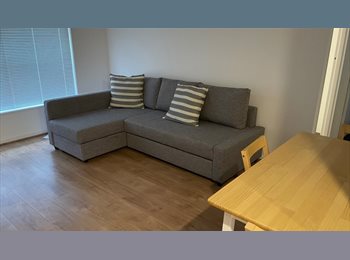 Roomgo AU - Furnished Queen Room, Beverley - $500 pw