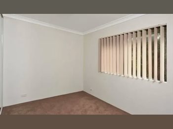 Roomgo AU - Sunny Room in Unit in Front of the Westmead Train Station, Toongabbie - $400 pw