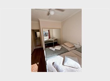 Roomgo AU - Peaceful Guest Room in St Lucia, Milton - $500 pw