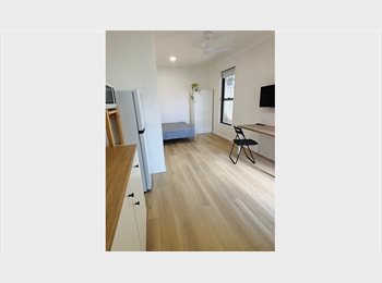 Roomgo AU - Private Bedroom with Kitchenette, Gold Coast - $370 pw