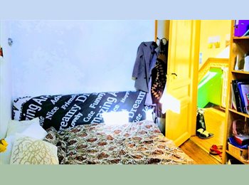 Appartager BE - Warm Room with high ceiling and TINY WINDOWS, Gand - 490 € pm