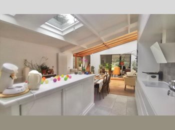 Appartager BE - Chambre meublée avec SDB privative et vue jardin., Rhode-Saint-Genèse - 700 € pm