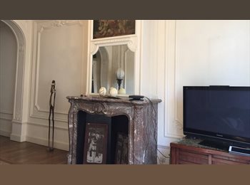 Appartager BE - Louer une chambre de 22m2 avec la salle de bain dans une grande appartement., Saint Gilles Sint Gillis - 750 € pm
