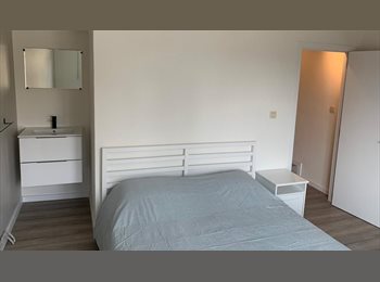 Appartager BE - Furnished Rooms for Rent near Charleroi Airport in a Fully Equipped and Renovated Shared, Charleroi - 425 € pm