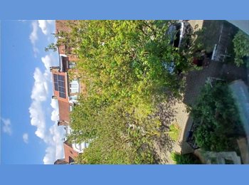 Appartager BE - 3 Chambres dans duplex avec balcon, Jette - 690 € pm