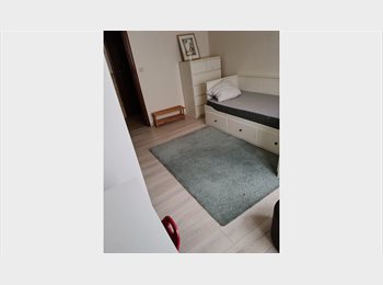 Appartager BE - chambre libre à partir du 1er Octobre, Laeken - 650 € pm