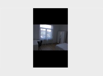 Appartager BE - Grande Chambre très spacieuse à louer dans une chouette maison., Arlon - 600 € pm