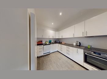 Appartager BE - Bright and comfortable bedroom for rent in Ixelles, Etterbeek - 782 € pm