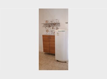 Roomgo BR - Quarto grande para 1 moça ou 2 amigas, Penha - R$ 600 Por mês