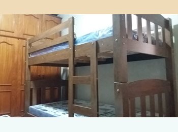 Roomgo BR - Quartos compartilhados, sem Contrato e sem Caução, a 700,00 Mês., Penha - R$ 700 Por mês