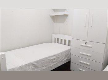 Roomgo BR - Casa de de Vila com  quartos duplos para moças em frente a Uerj, Maracanã - R$ 800 Por mês