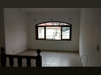Roomgo BR - Casa em Vila Sônia, Morumbi - R$ 4.500 Por mês