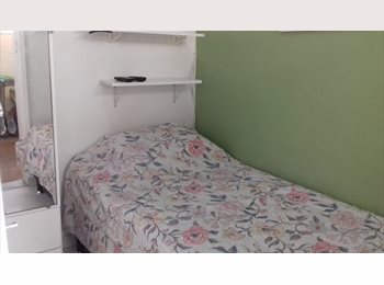 Roomgo BR - QUARTO PEQUENO  EM  BOTAFOGO PERTO DO METRÔ, Humaitá - R$ 1.000 Por mês