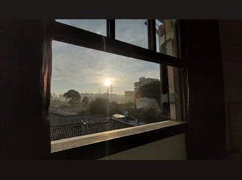 Roomgo BR - A locação é de uma suíte em casa., Campo Belo - R$ 2.000 Por mês
