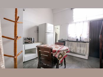 Roomgo BR - Kitnet completa em ambiente seguro e organizado próximo a Linha Lilás de metrô, Santo Amaro - R$ 2.000 Por mês
