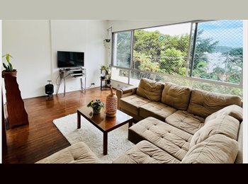 Roomgo BR - Suite em Laranjeiras, Laranjeiras - R$ 2.990 Por mês