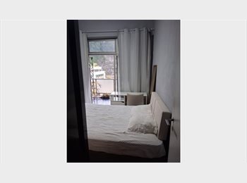 Roomgo BR - Quarto individual mobilhado, cama de casal e garagem nas laranjeiras!, Laranjeiras - R$ 2.000 Por mês