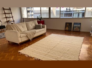 Roomgo BR - Quarto com cama de casal em Copacabana próximo da praia e de Ipanema, Ipanema - R$ 2.400 Por mês