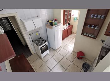 Roomgo BR - Quarto masculino  A 200 metros da Av. Paulista e metro Trianom Masp, Bela Vista - R$ 1.150 Por mês